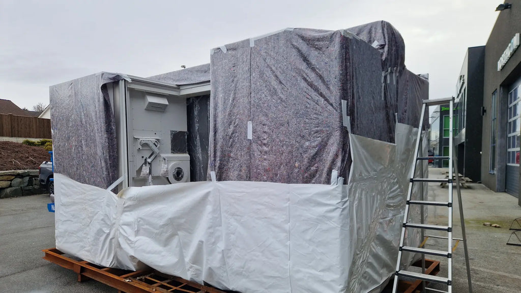 Tildekking av CNC‑maskin med krympeplast